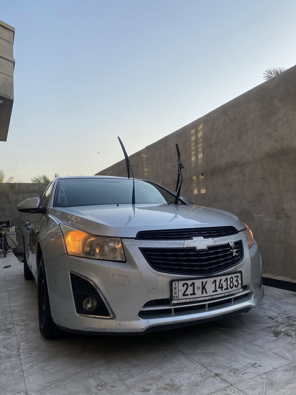 السلام عليكم من رخصة الأدمن شفروليه كروزموديل 2013 LS وارد خليجي السيارة جاهزة من كلشي تخم تاير حدادة تدفئه تبريد السيارة انضف من الصورة محرك او كير خير من الله السيارة صبغ جاملق جهة السائق  رقم السيارة سليمانية او بسمي السيارة تاخذها مني شرط ربع دينار مذب عليها كامله مكمله على حبايه او نص ماشيه (58ميل ) سعر السيارة 87 او بيها مجال مكاني البصرة ابي الخصيب للئستفسار اكثر ***********
