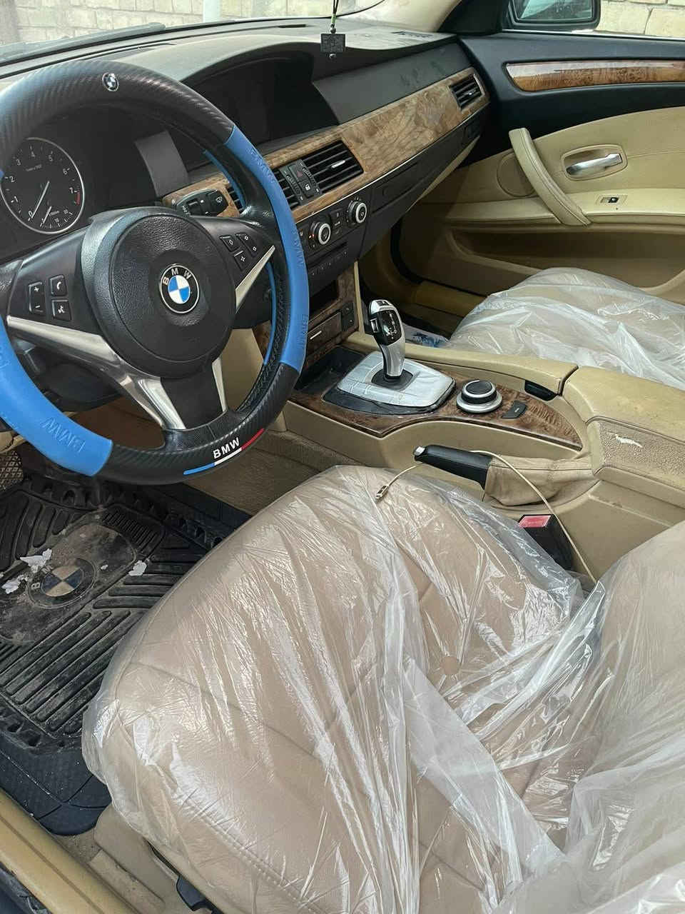 السلام عليكم بي ام ميماتي e60 530  N52 بدون كص السياره جديده وماكو دكمه نقص كلها شغاله السياره متوامه سليمانيه طبق الاصل السنويه ويا الشاصي دك حاسبه وين ميعجبك السياره بدون كص السعر 60 وبيها مجال بسيط عنواني بغداد ***********
