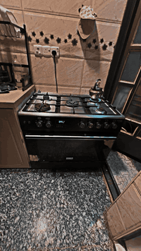 سلام عليكم اثاث كامل للبيع مكاني بغداد السيدية الي يريديهن يتفضل خاص أو واتساب *********** وايضاً تخم قنفات عندي
