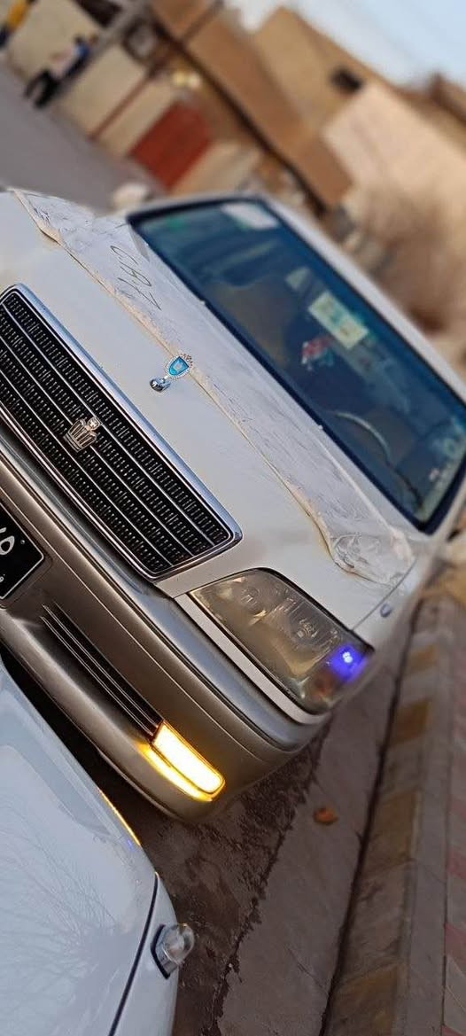 مه‌لیكه‌ له‌ناو پاكه‌ت ٢٠٠٢ ديفوري گةورة  پيش و دوا كريستا  ٣ دوگمة  ئاوينة كارةباو هيتةر دةشبل نةجاف   سارد و گةرم مةزبوت   تايةو ويلي نةجمة جةمةلغي لاي سوياق يةك توز ساردي هةية بي ناوگرتن  سيارةكة بي عةيبةو هيج كيشةي نية
***********
ئه‌دمین❤️❤️ السليمانية, العراق
