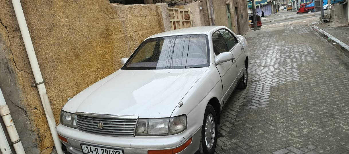 السلام عليكم 
للبيع سيارة كراون بطة رقم بصرة انكليزي بسمي السعر ٦٨ ورقة مكان السيارة بغداد مدينة الصدر مكفولة من كل  الاصوليات سيارة جاهزه مصروف عليه مكينه وكير خير من الله التبريد جديد منظومه كاملة خير خير من الله راديتر  والواتربم والديلكو والباور كله تبديل جديد صدر جديد تصفير اربع فلنجات مع الدسكات شاشة اندرويد مع الكامرة تخم تاير الكهربائيات كله شغالة ماعدى جامة الباب الخلفي الايسر متشتغل 
 واليجي كل خطوة الف هلا  الاتصال على *********** وعذراً على الاطالة .
