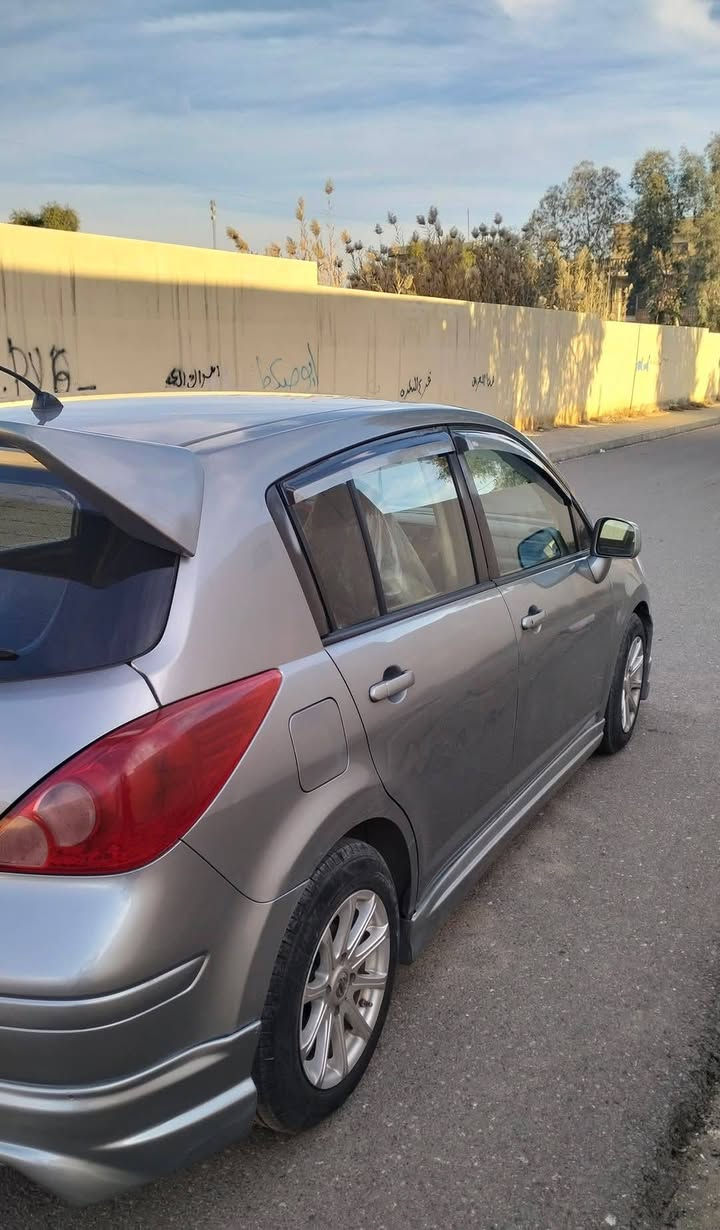 نيسان فيرسا 2009 
السياره مال بيت نظيفة حيل مثل ما موضح بالصور 
رياضية شبابيه  كامله ماتصرف عليها 
ماشيه 125
تواير جديده مع ويل كاب وباتري جديد
تحكمات استيرن جهتين 
رقم اجنبي وتحويل مباشر  وكابون بانزين
تبريد ثلج بصمه تحكم صندوق وابواب وجامات كهرب
لايتات زنون
شاشه لمس وكاميرات امامي خلفي مع حساس
بيها صبغ قطعتين الجاملغ الي بصف السائق والبونيد 
موقعها الموصل  السعر / 85$ بيها مجال قليل 
قبل ما تخابر اقرأ المنشور وشوف الصورة زين 
الي مو شراي لا يخابر والبيع نقد فقط 
الاتصال بالرقم/. ***********
