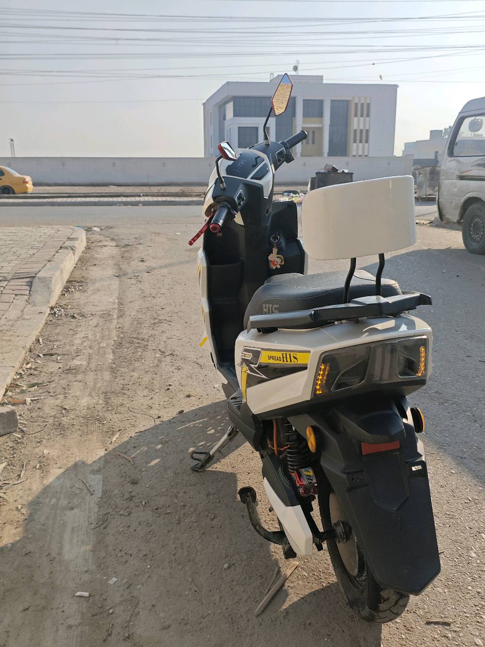 دراجه سكنس شحن 6بطاريات حجم كبير مديل 2025 اربع سرع تمشيك 60كيلو تشغيل بصمه ومفتاح وكارت ومواصفاتها مفوله دراجه نضيفه بس عيبها بطاريات منفوخه السعر 500الف وبيها مجال مكاني بغداد حسينية الراشدية 