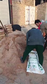 كادر عمال تصعيد كافة مواد البناء على الضهر رمل طابوك تصعيد ونج    سيرا...