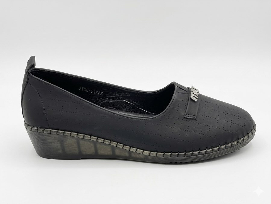 ⁨ راحة قدميكِ تبدأ من هنا.. ✨
لكل سيدة تبحث عن حذاء يجمع بين الأناقة والراحة طوال اليوم، وفرنا لكم هذا الموديل المميز 
كعب "جيلاتين مريح جداً يعطي ارتفاعاً متوازناً دون تعب
✅ جودة عالية.
• ✅ قالب مريح.
السعر: [ 15] دينار.
📥 للحجز، أرسل صورة الموديل والمقاس للخاص ‏احذية_نسائيه #راحة #ازياء_العراق #موديل_جديد #steps_iqq⁩


**إذا كنت صاحب هذا الإعلان وتريد حذفه لأي سبب، رجاءا أرسل رسالة إلى الدعم الفني**