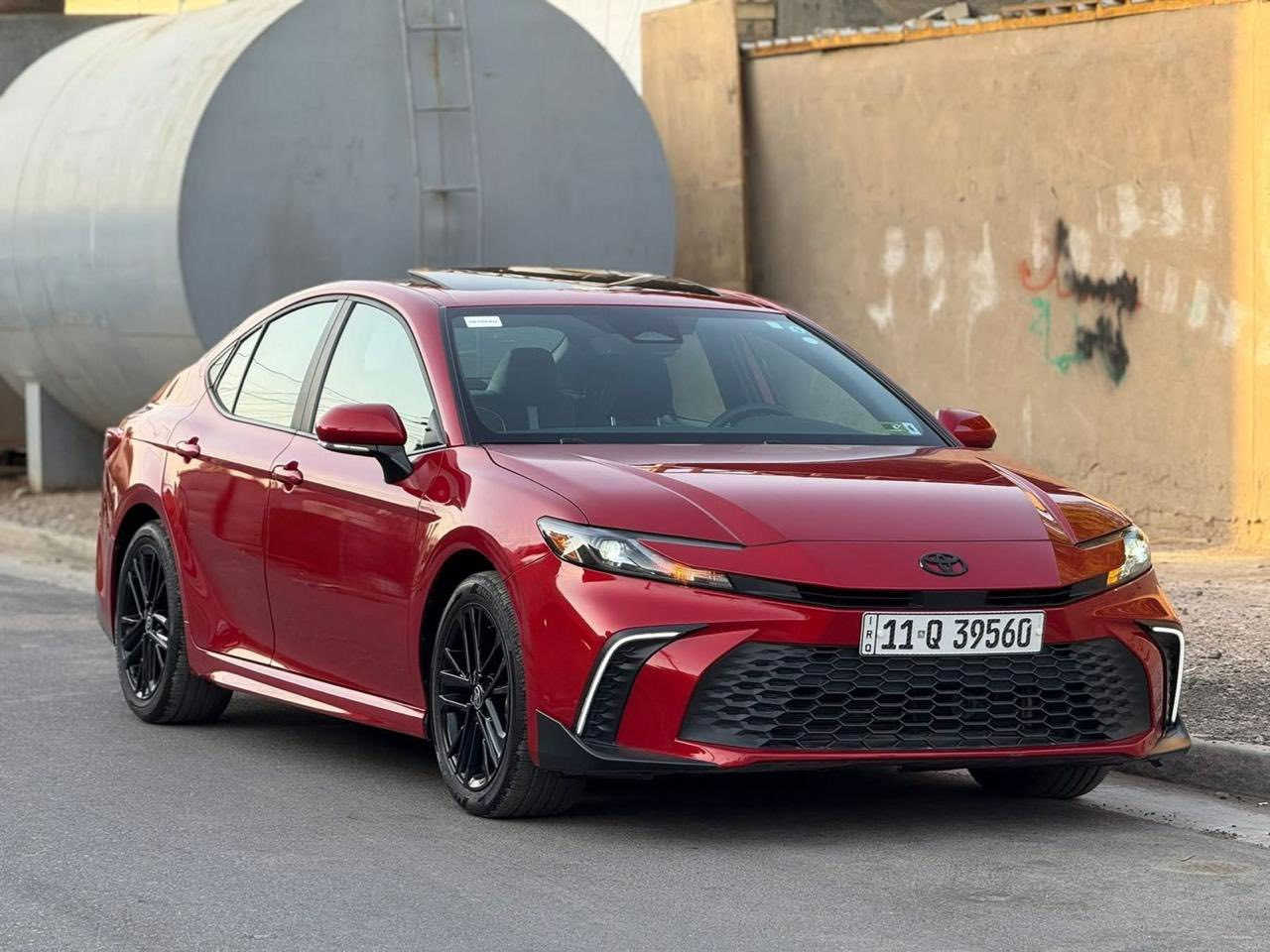 ﷽ 
تيوتا كامري هايبرد 2025 SE بلاص واد امريكي 

الون : ( احمر )

         حجم المكينه : هايبرد 2500 

المسافه المقطوعه : 1200 ميل 

 الضرر : صبغ جاملغ خلفي يمنه وحافة الصندوق موضح بالصور

                    الايرباك : سليم مطاك ولا ايرباك 

المواصفات 

1. شاشه 

2. بصمه 

3.شحن وايرليس

5. كشنات جلد

6. كشنات كهرباء  

7.ويل كب 

8. كامرا

9.هيترات بالكشنات

10. هندبريك بصمه

11.لايتات لد

12.قطعتين تبريد 

13.رادارات جانبيه

14.فتحه 

15.حساسات خلفيه

 16.جاهزه و مرقم بغداد

سعر السياره : 255$ و بيه مجال

☎️ ***********  بيه وات ساب تحياتي
مكان السياره بغداد الزعفرانيه
