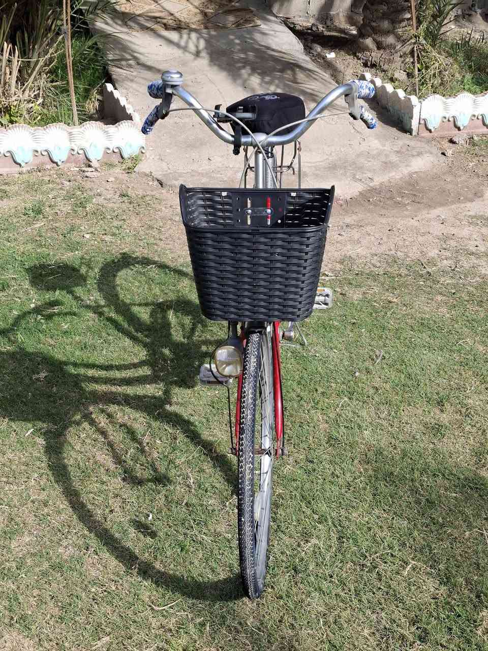 بايسكل بناتي باله حجم ٢٦ نظافه هاي الصور كدامك السعر ١٠٠ وبيه مجال حق الجيه الأستفسار الأتصال على هذا الرقم *********** ويا ستاند مبايل وتلبيسه سرج وسله وبم معاه 🥰🥰 الموشراي يعبر المنشور.
