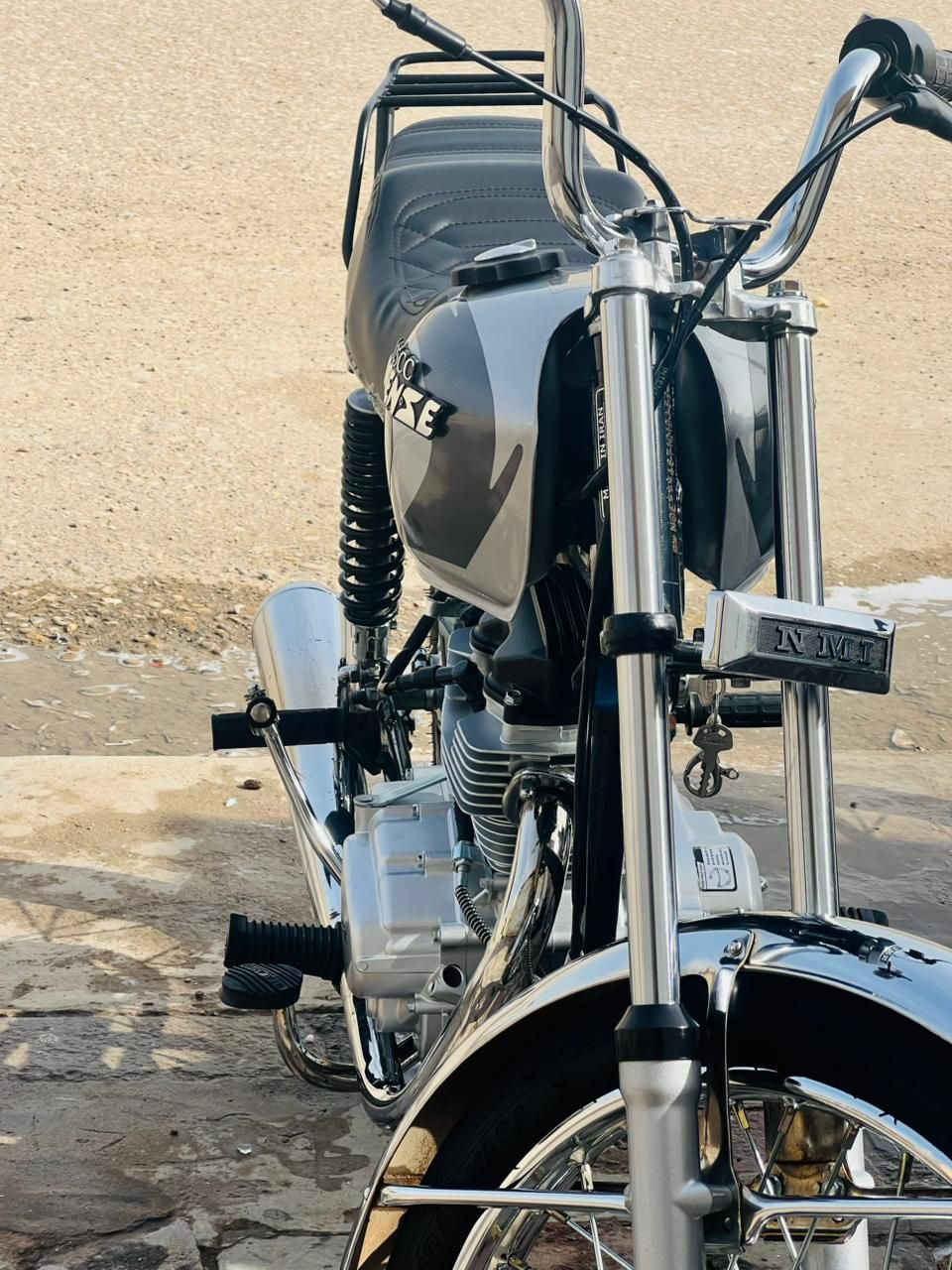 سلام عليكم دراجه للبيع سكنر صارلها شهر معمره سعر خاص***********
