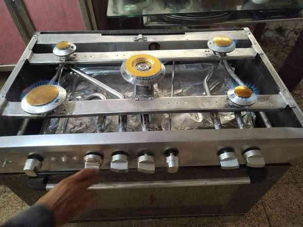 سلام عليكم صيانة طباخات الغازية والكهربائيه وصيانه موقعيه داخل المنزل  الانتصال ع ***********📞
