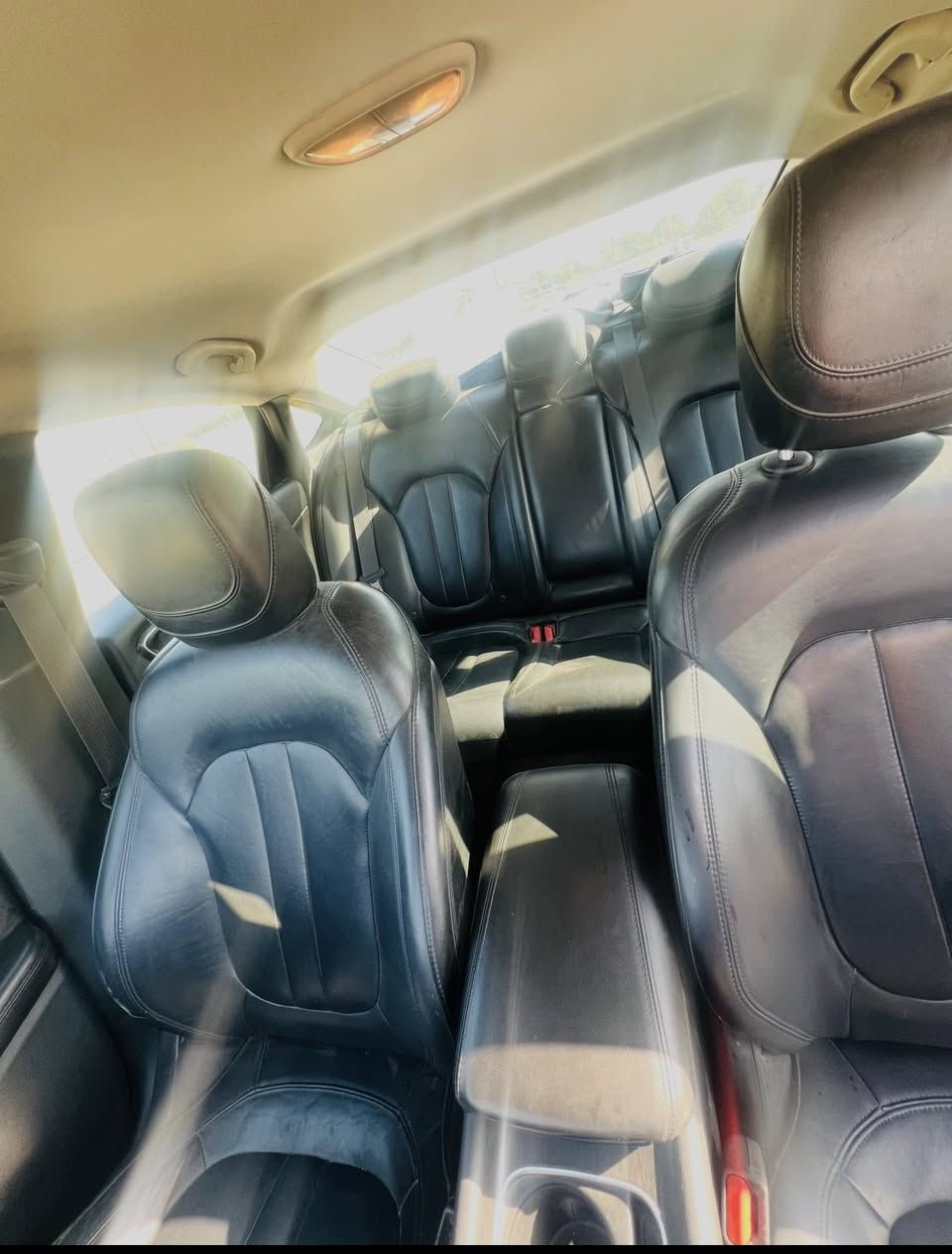 السلام عليكم 
للبيع 
كرايزلر سي200.  مكينة اربعة سلندر 2.4
موديل 2017 ✈️
سيارة جديدة وحلوة ❤️ 
رقم اربيل بأسمي تحويل ثاني يوم وهزة كاملة جديدة✅
داخل جلد 😍
شاشة كبيرة😍
منظومة زنون قوية✅
كير مكينة تبريد مكفولات ✅
حادثها بسيط كلش بدون ارباك بدون شواصي  بجم كبس✅
السعر125$ ⏳
للاستفسار *********** متوفر واتس📲
