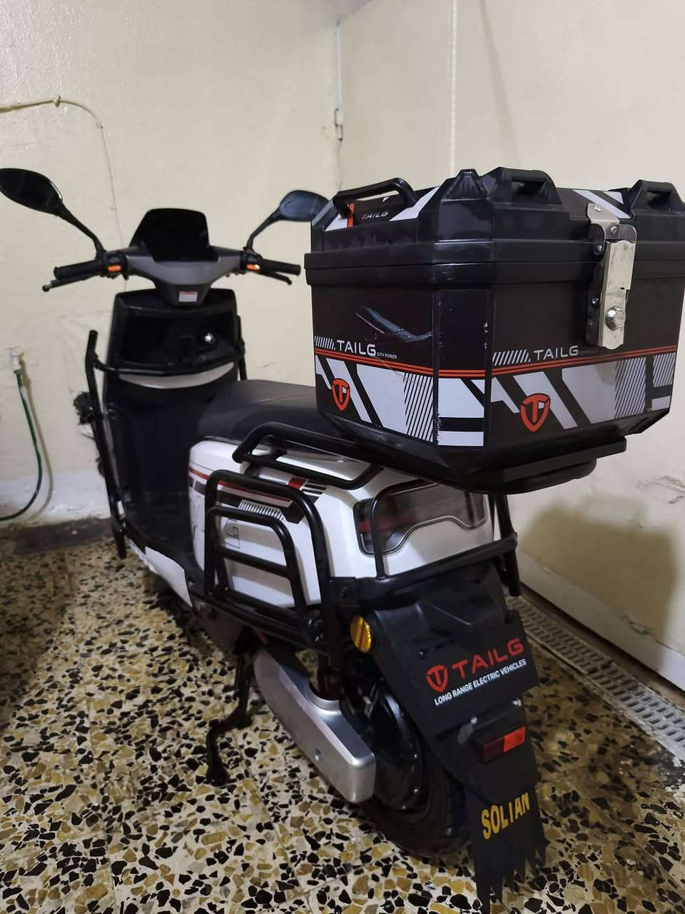 السلام عليكم للبيع دراجه شحن ماركه TAilG السرعه ٩٠  الشحنه الوحده ٩٠ كم دراجه زيرو السعر خاص او ***********
