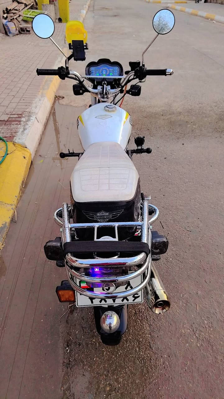 السلام عليكم دراجه سفانه جديده كلش موديل 2025 بيع او مراوس سيبي فور  تشغيل عن بعد وياه سويج عدد 2 وبصمه عدد 2 أوراق موجوده   محرك 200cc كير 5 نمر عليه تزويد درع وترتيب وتعال وشوفه بعينك  سعر1150 وبيه مجال حك الجيه المكان الصويره الاستفسار رقم ***********
