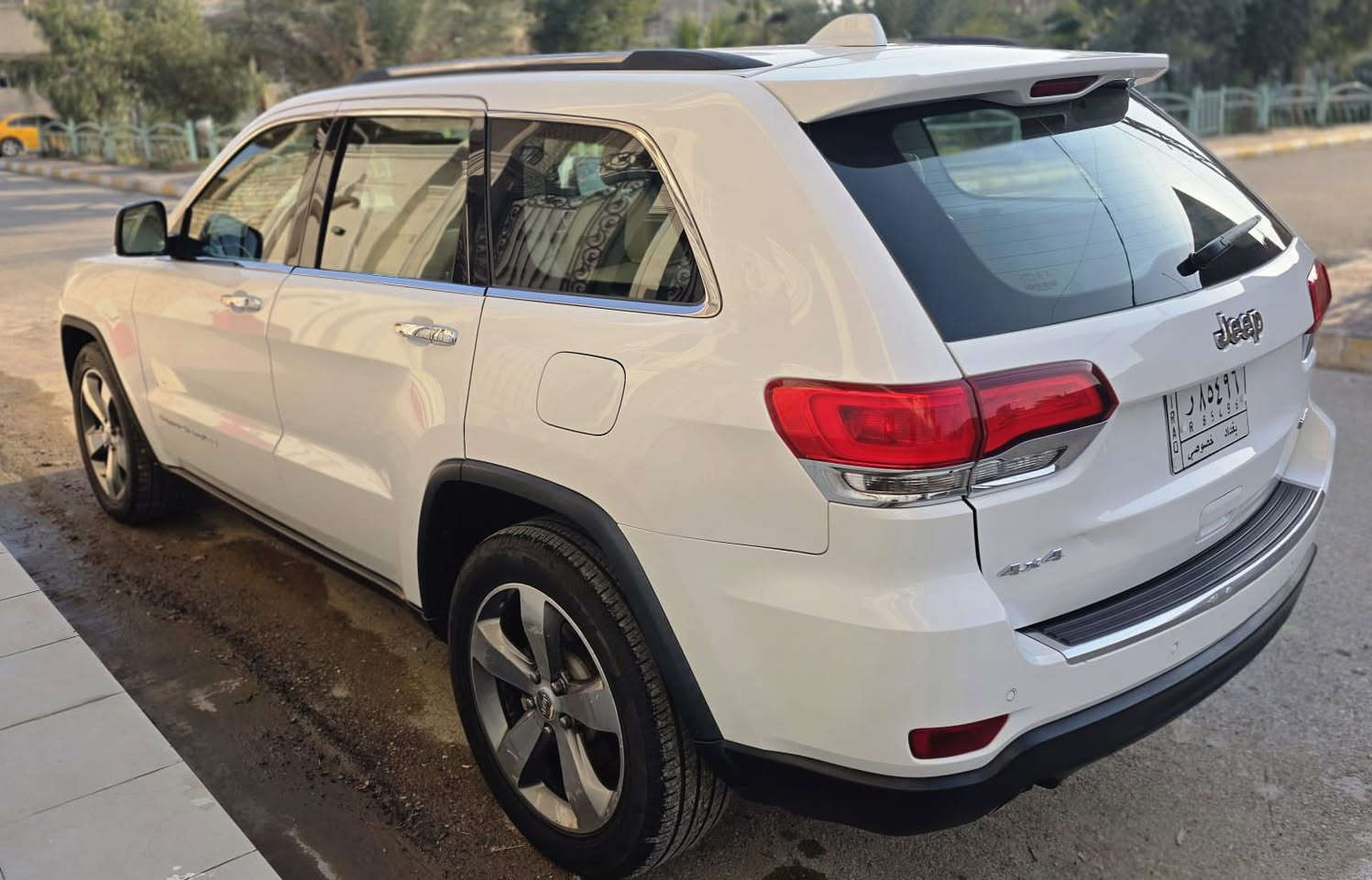 للبيع – جيب 2015 خليجي ليمتد فول مواصفات
السيارة نظيفة جداً واستعمال خفيف،
بيها صبغ بسيط بالبنيد فقط.

🔹 المواصفات:

 • فتحة سقف بانوراما
 • 4 أنظمة قيادة
 • دفع رباعي
 • كشنات جلد
 • كشنات كهرباء
 • بصمة أبواب
 • تشغيل بدون مفتاح
 • شاشة كبيرة
 • مواصفات فل (واحد على واحد)
     .دمام خلفي   سماعات 

🔹 الحالة:
الميكانيك ممتاز، السيارة جاهزة للاستخدام بدون أي صرف.
السعر ٢١٥.   السياره بسمي تحويل مباشر  مكاني واسط الكوت 
للاستفسار ***********
