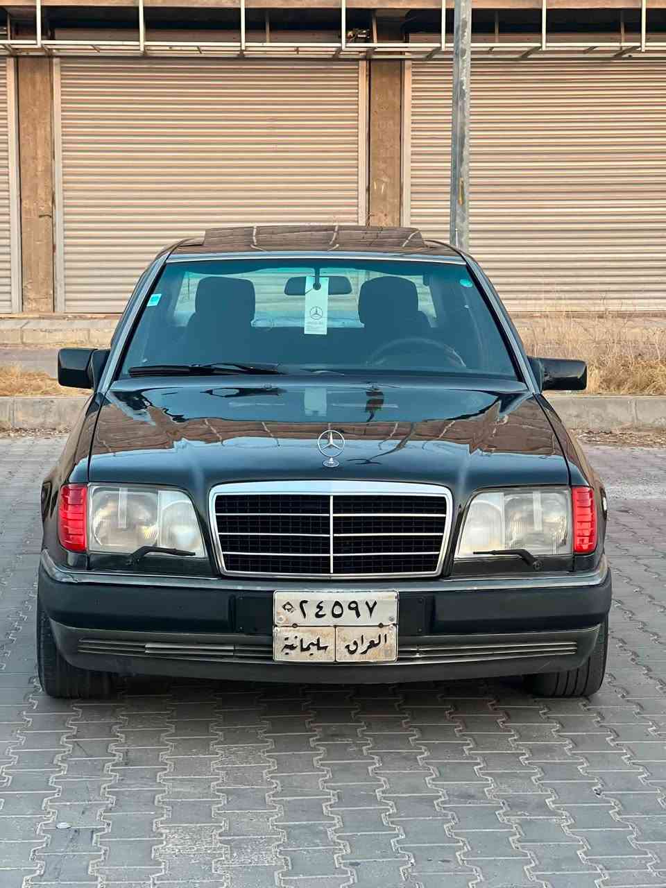 السلام عليكم
مارسدس دب للبيع السعر 70 وبي مجال 
موديل 1990 بدون ضربه صبغ عام جماليه 
تبريد ثلج تدفئه شغال 
كير ومكينه 3000 VVTشرط 200
دواخل نظيف مثلما موضح بالصور 
السياره بالواقع احلى من الصور نصبتها حلوه 
سياره سقف سلايت ABS فول 
شرطالتحويل مكان السياره ديالى خانقين 
للاستفسار : ***********
