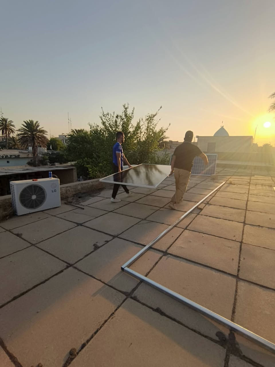 منظومتنا لهذا السبوع في  ديالى كنعان 🌞⚡🌿
تستمر شركتنا في تنصيب منظومات الطاقة الشمسية و التخلص من خط المولدة و مشاكله المستمرة حيث تتميز منظوماتنا بالكفاءة و الاعتمادية بالاضافة الى الضمان الحقيقي  🌞⚡💪 
حجم المنظومة : 12 امبير ⚡ نهاري فقط⚡ 
 و تم التنصيب من قبل كوادرنا الهندسية المتخصصة في هذا المجال 
وتتكون المنظومة من : 
⚡ 6ألواح لونجي 10x 640واط   
⚡ انفيرتر 6.2كيلواط 
⚡ بالاضافة الى بورد الحماية و الاسلاك
استفسار اتصال ع رقم. او ع واتساب 
***********
