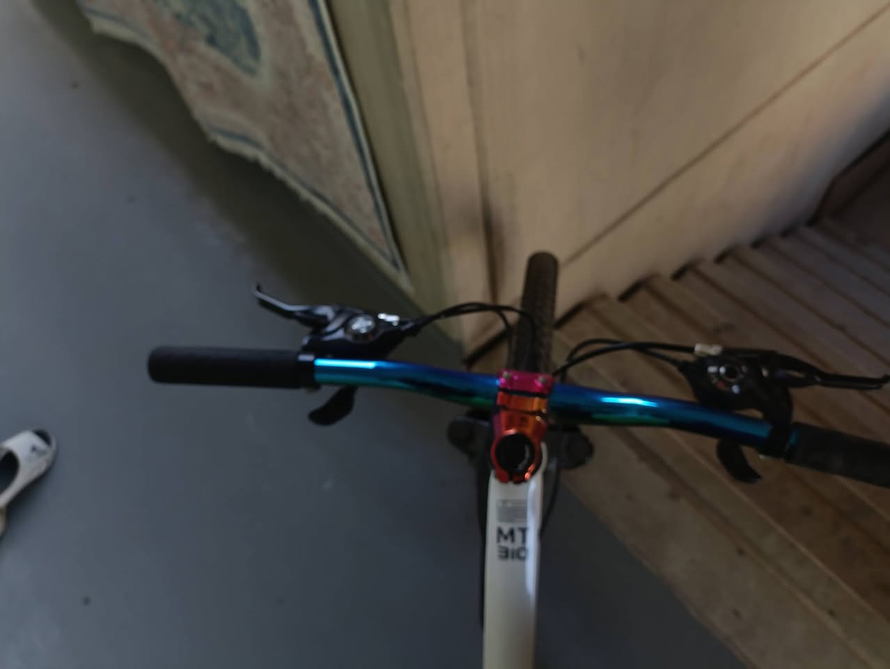 سلام عليكم بايسكل للبيع 
نوعه MT310 ياباني 
استيرن سبع الوان 
كير خلفي 7 نمر 
كير امامي 3 نمر 
استعمال قليل جداً 
مكاني بغداد بسمايه 
سعر 150 وبي مجال 
لل اتصال ***********
