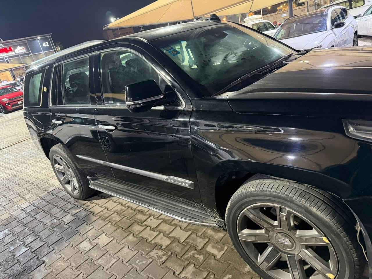 السلام عليكم ورحمة الله
للبيع 
كادلاك اسكاليد 2019 رقم بغداد
ماشيه 93 الف كيلو 
السياره وارد امريكي حادثها فقط چاملغ ايمن و صبغ ربع الباب 
السياره فول مواصفات 
شاشه 
حساسات امامي خلفي 
 رادارات كشنات كهرباء شاشه عداد فتحه سقف تبريد تدفئه كشنات خمس بصمات ستيرن كهرباء ميموري خزن كشنات وبعد بيها هواي مواصفات معروفه مواصفاتها 
مكان السياره كربلاء 
السعر 385 وبي مجال للشراي
للاستفسار ***********
