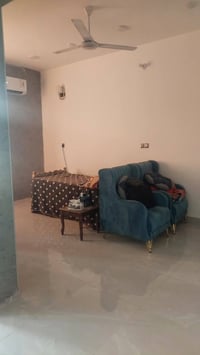 بيت ١٥٠ متر بناء حديث مودرن سنة البناء قبل سنه طابقين ونص نضام الغرف س...