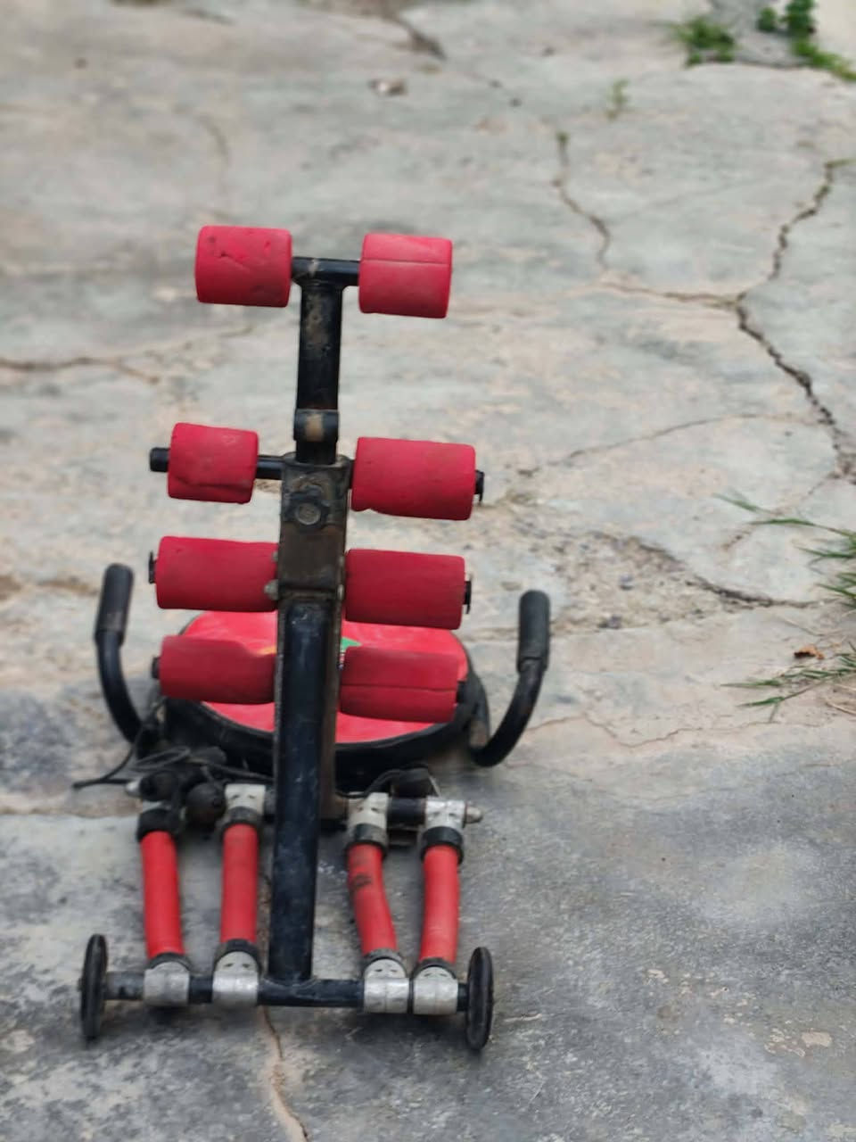 اجهزه رياضيه للبيع
اجهزه رياضيه تمارين متعدده 
بيها اسفنجات تساعد على التدليك اثناء التمرين
سعر الواحد 20
المكان /الجرناف /السويدان 
***********
