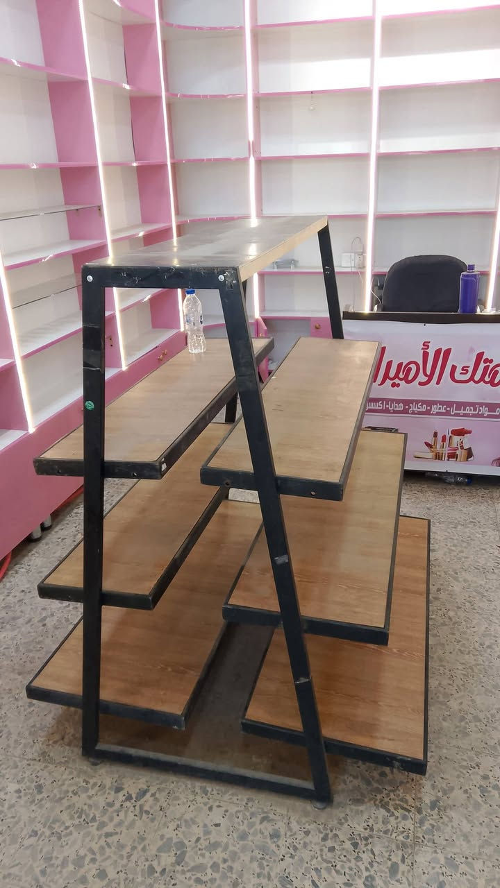 رفوف و  فاترينة جام و ميز جديدات البيع بغداد الشعب 
***********
