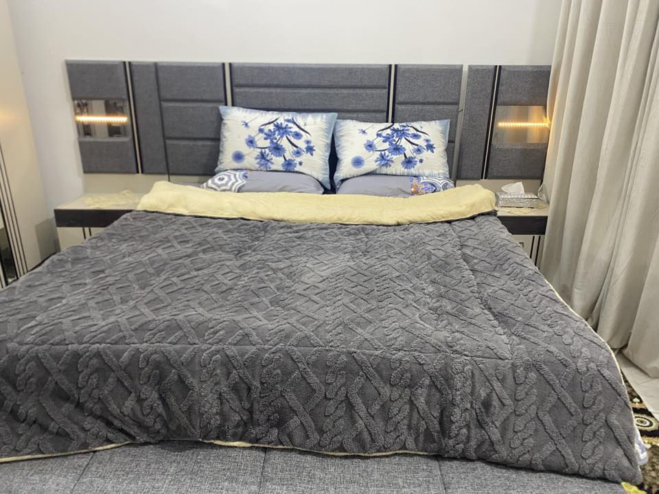 السلام عليكم غرفه تركيه استخدام قليل سرير نفرين / شازلون/ كنتور6 أبواب / ملحق 2 باب / شازلون / طابوريه ميز للبيع السعر 1 ونص 
للاستفسار ***********
