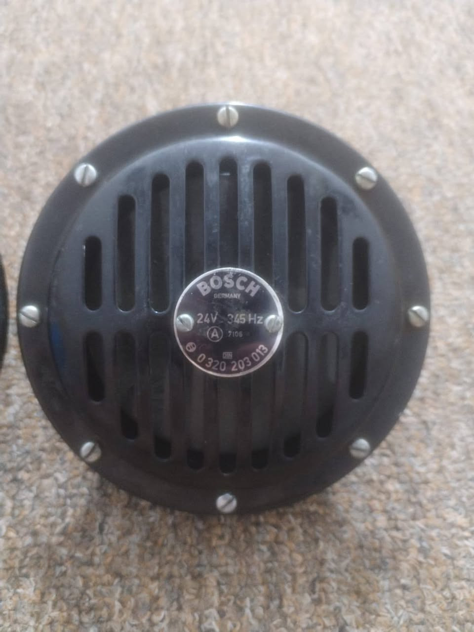 السلام عليكم هورنات بوش جدد للبيع 24 يتحول 12 السعر ما اعرف سعرهن مكانهن نجف ***********
