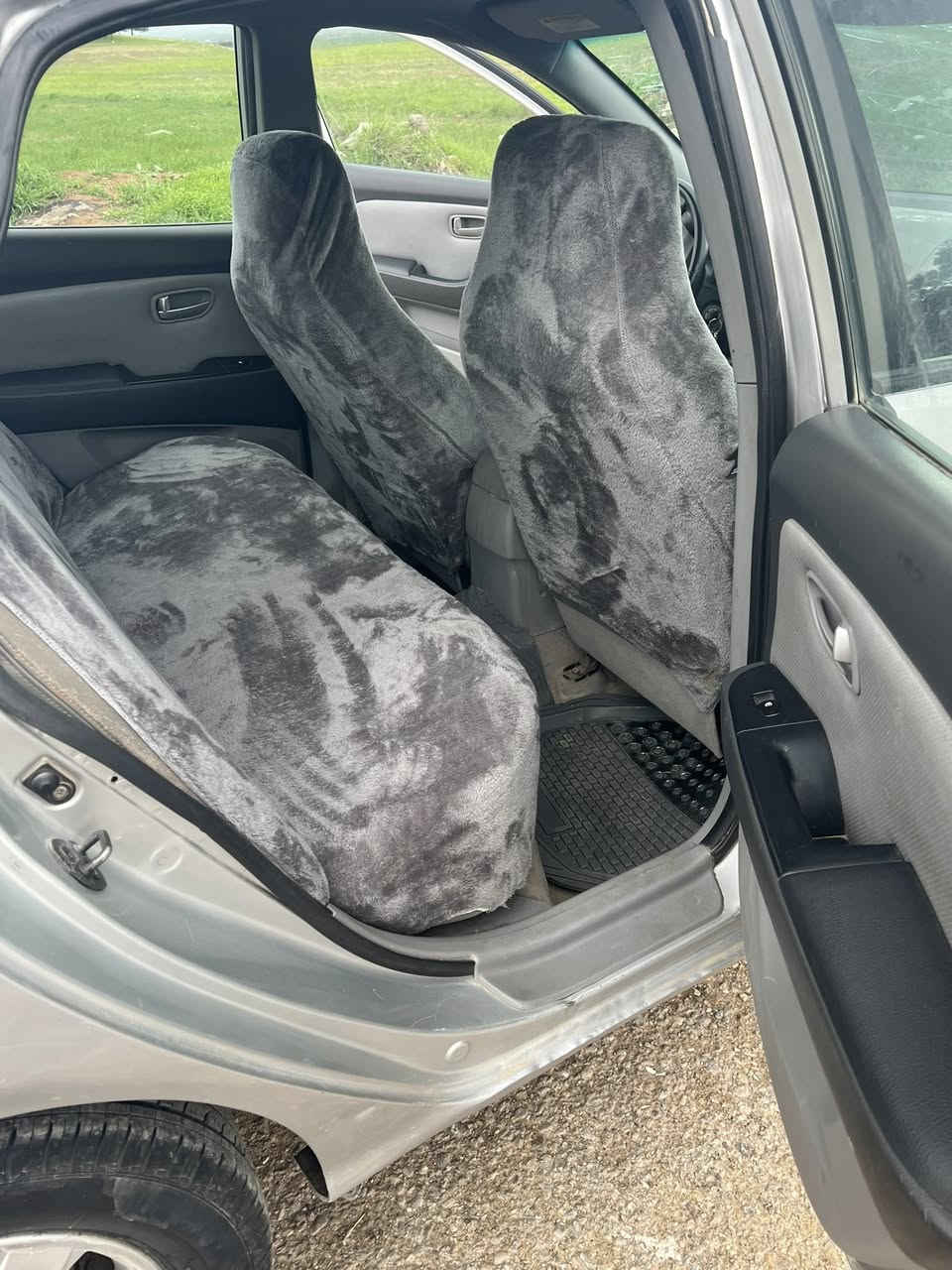 هۆندا ئەفانتی ۲۰۰۷
دکشن بەرز ----گێڕو مەکینەی بەشەرت -----تەقەو رەقە بەشەرت ---کەفەر گۆراو نیە --سەقفی بۆیاخ نیە----سەرەدەبلو خایسی بەشەرت ---تەبرید ساردو گەرم بەشەرت

سەیارەکە زۆر جوانە و خاوێنە وە کامل مەسرەف کراوە هیچ مەسرەفی تێدا نیە ماڵی دۆستە 

سەیارەکە شاشە ئایپادو کۆنتڕۆڵو کامێڕای بۆداندراوە 

تایەکانی لۆکە 

٤۸گەڵا قفڵی

***********
