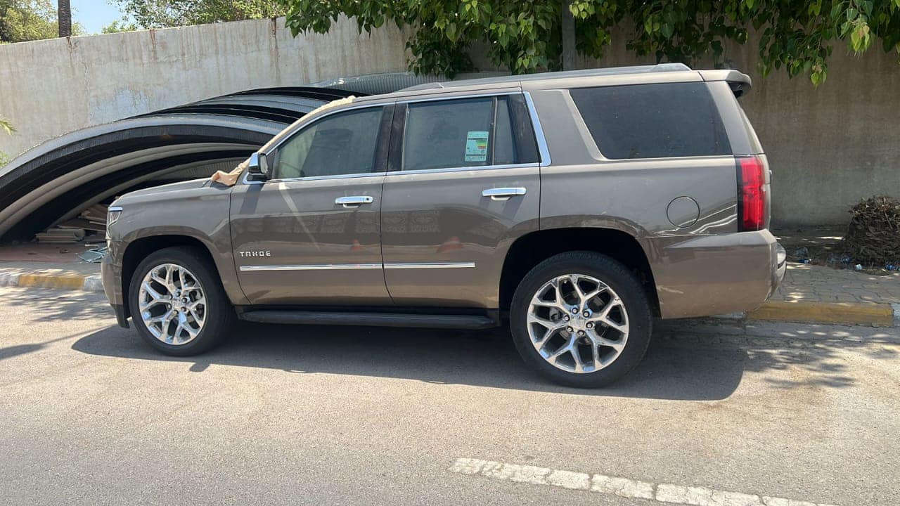 ياالله 
تاهو 2016 
خليجي اصل بيها قطعتين صبغ رش فقط اثر شخوط بدون دواخل 
معروف مواصفاتLTZ 
فوول مواصفات 
الون جوزي هزه وسنويه جديد 
العلوان بغداد  
رقم الهاتف ‭0780 807 2831‬
