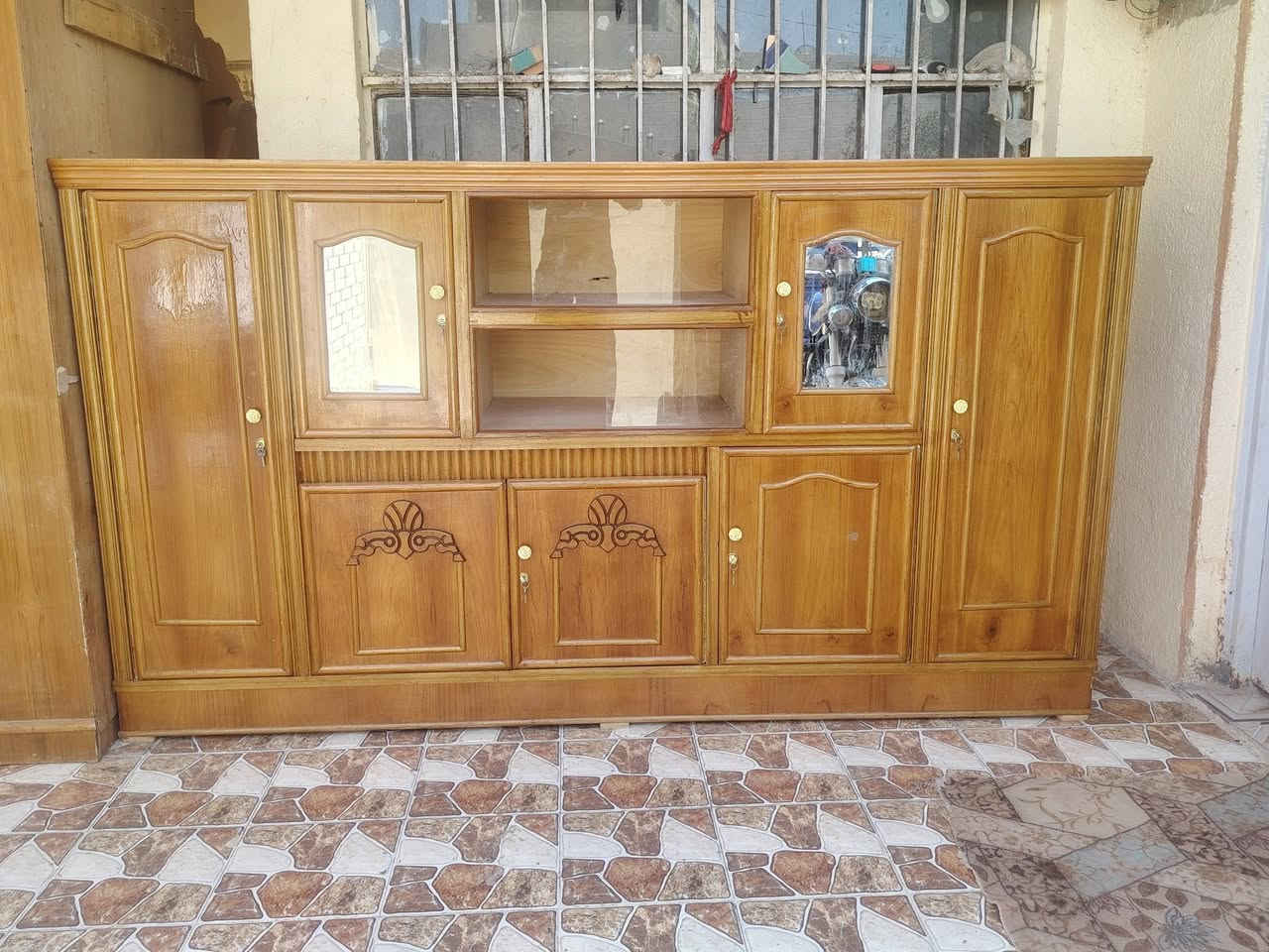 بوفيه مترين ونص مستخدمه نضيفه كلش تسكام *********** واتساب أو خاص
