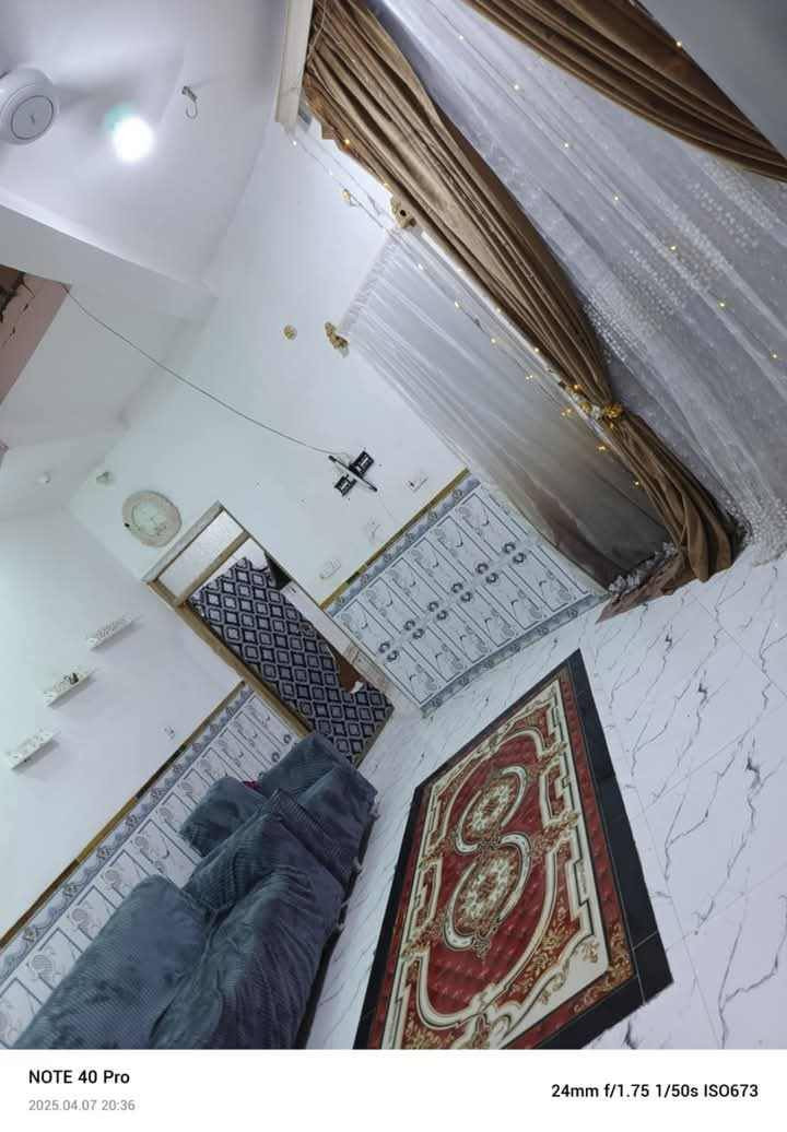 بيت طابو 100 متر الواجه 5 والنزال 20 طابقين الطابق الاول يحتوي على غرفه صاله مطبخ صحيات طارمه  9 أمتار مكان استقبال والطابق الثاني غرفه مطبخ صاله صحيات البيت كله سيراميك ارضي وجداري  بس الطابق الثاني عوزه سقف ثانوي ونقط كهرباء فقط العنوان حي العسكري شارع الترابي للاستفسار الاتصال او المراسله ‏‪***********
