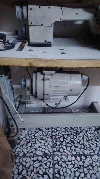 اخوان عندي مكينه خياطه للبيع مكينه قويه وجديده اسم المكينه صناعي سعرها 200 الف وبيها مجال للستفسار ***********. واتساب
