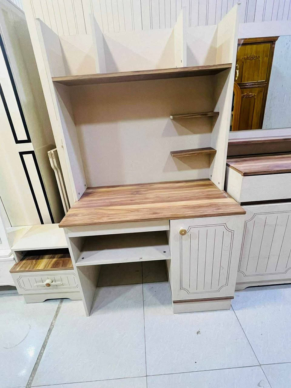 غرفة. تركي. نضام ابواب. شبابية لون مميز. كوالتي. عالي. ٥٥٠بس. واصل. كول مناطق بغداد
*********** بغداد, العراق
