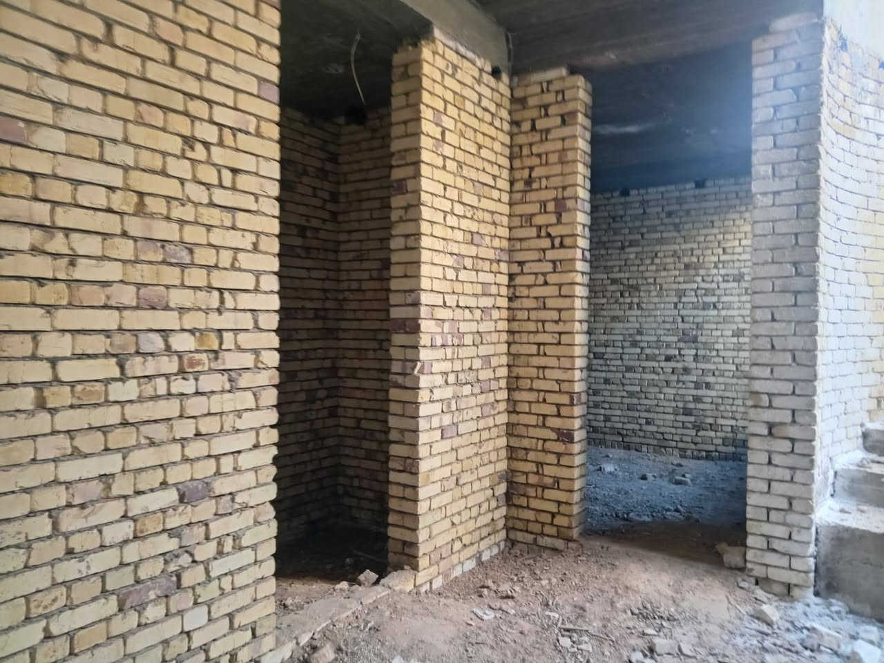 سلام عليكم 🤝
🌀🌀عرض مميز بسعر مميز بلااااش🌀🌀
بيت هيكل بمساحه ٢٠٠متر مع قطعه بمساحه ٢٠٠ متر تصلح حديقه للبيت مساحة العقار ٤٠٠ متر ٢٠×٢٠
🗣تفاصيل البيت 🗣
١_غرفة نوم واحده ٥×٥ 
٢_صاله واحده عملاقه ٨×٦
٣_مطبخ حار+مطبخ بارد (مطبخين) 
٤_صحيات خارجيه +مجموعه صحيات داخليه
٥_مناور اثنين 
🔻العنوان🔻
كربلاء _طوريج الحولي شارع الگوي (حي الزهراء) عن الشارع العام ٥٠ متر خدمات كامله 
☎️للتواصل ☎️

📱***********
