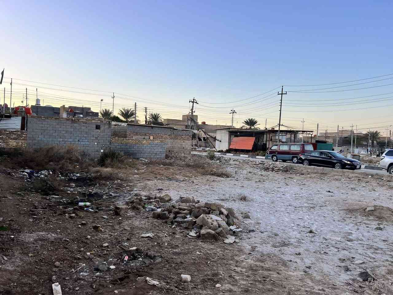 قطعه طابو صرف ٤٠٠ متر ركن ام الهوى القديمه شارع الباشا وتدخل على اليمين كما موضح بالفديو خدمات كاملة مدارس قريبه ع شارع العام نص شارع الباش تباع اجزاء مو مشكله 
الاستفسار /***********
