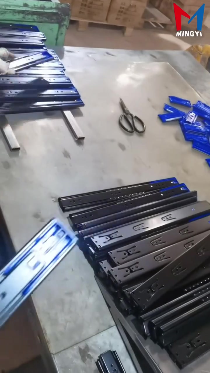 Every drawer slide component is precisely forged. We control production details strictly to build solid product quality from the source.
#drawerslides #furniturehardware #productionline #kitchencabinets #accessories


**إذا كنت صاحب هذا الإعلان وتريد حذفه لأي سبب، رجاءا أرسل رسالة إلى الدعم الفني**