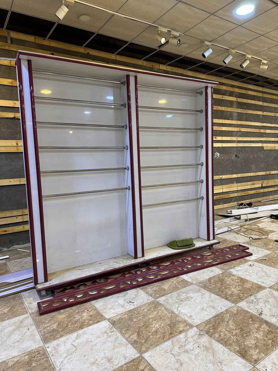 رفوف وفاترينات
العدد8 قسم رفوف وقسم تعليك ملابس
الوحده 50 الف قفل


**إذا كنت صاحب هذا الإعلان وتريد حذفه لأي سبب، رجاءا أرسل رسالة إلى الدعم الفني**