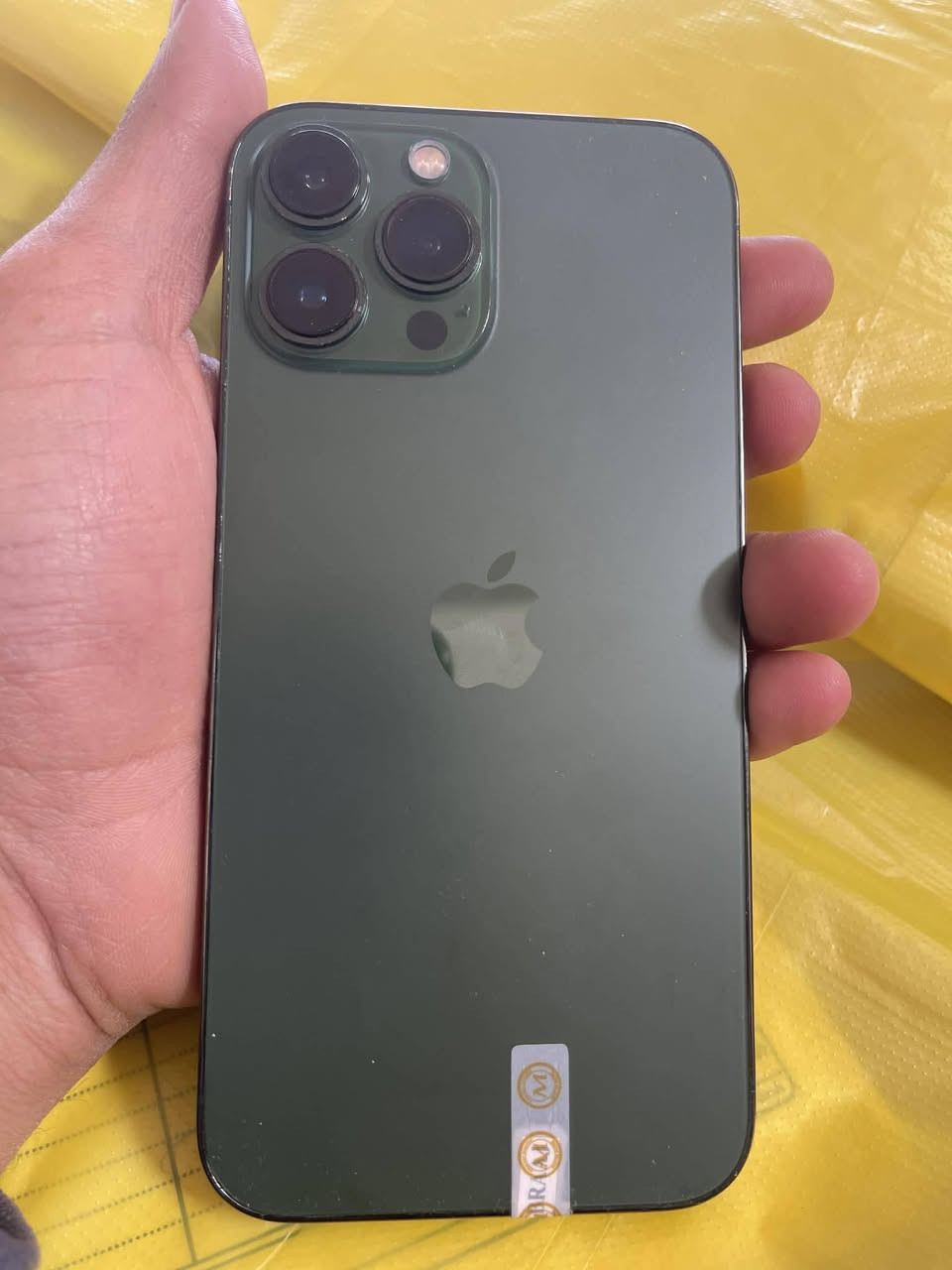 ايفون 13 برو ماكس زيتوني
الذاكره 1 تيرا مبدل بي شاشه اصليه مال تفصيخ نظيف كلش 
السعر 750,000 وبي مجال للشراي ***********
