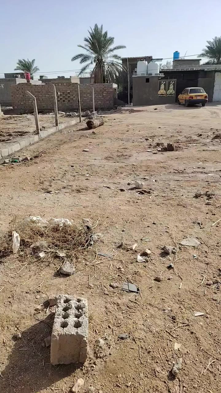 قطعه للبيع ٤٠٠ متر في حي الرباب تبعد عن شارع العام ٥٠٠متر قرب حسينية ابو الفظل العباس الاتصال على الرقم ***********
