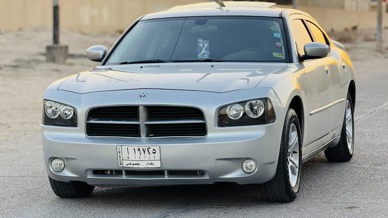 سلام عليكم 
جارجر 2010 فول مواصفات 1/1  فتحه 
6سلندر 3500 
السعر 114$ 
وارد أمريكي حادثه جاملغ امامي فقط وبعض الاماكن رش تجميل بدون ضربه مكينه وكير وحداده تخم تاير جاهزه اي نقص مابيه رقم بغداد مشروع وطني سنويه 2029 تحويل مباشر داخل جلد لونين مثبت سرعه سياره جديده عنواني البصره الاستفسار ***********
