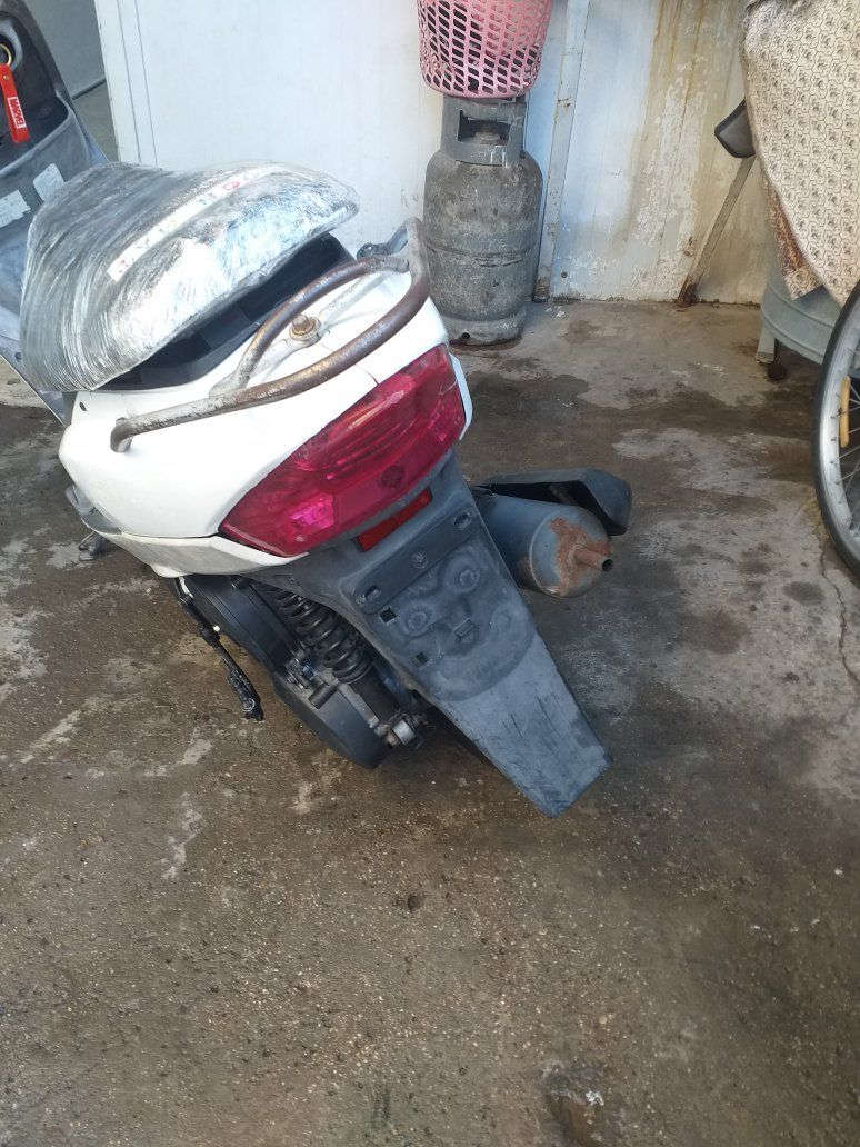 سلام دراجه ماكس منغولي للبيع دراجع بس صالنصه طاكه كلشي شغال 
المكان طوبجي قرب داىره المرور 
السعر375
الرقم***********
