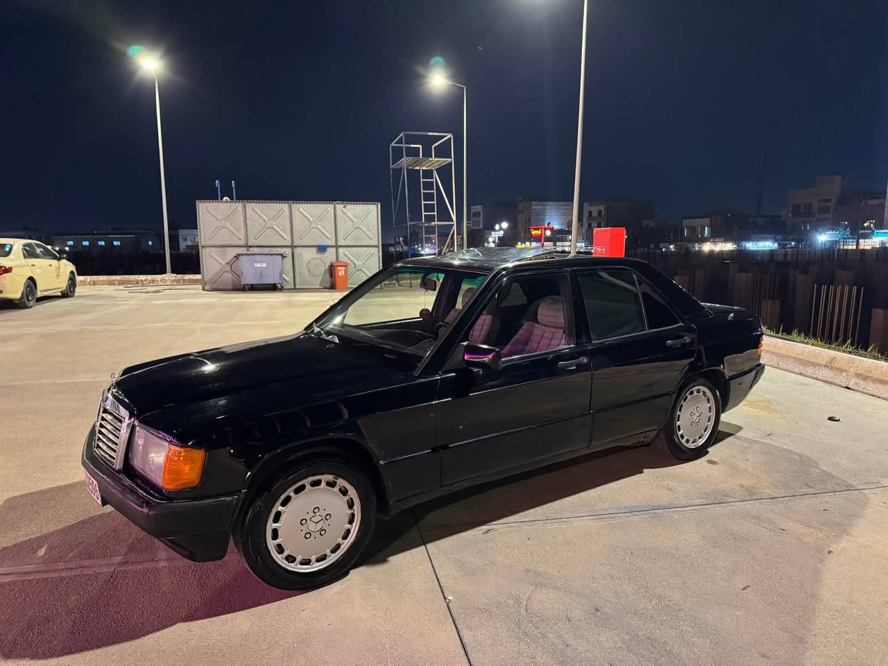 مارسيدس ١٩٠ موديل ١٩٩١ بيلاد ره شي قه تران بوياخ عامه لو جواني جه مپه كي خه فيفي پيشي هه يه ره قه مو سنه وي نوييه هتا ٢٠٣٠  هه زه يي نويه مكينه چوار پستنه گير عادي مواصفات سلايت ABS جام كاره بايي ته بريد له سلوري چوارتاييه و ويلي نوي پيشو پشتي كامل نوييه يك دينار مه سروفي تيدانييه يك وه ره قه غه رامه ي له سه ره پاشي معمله ده يگه رينمه وه سعري ٥٣ وه ره قه و معمله رقم ته له فون ***********/*********** شوين هه ولير Singapore
