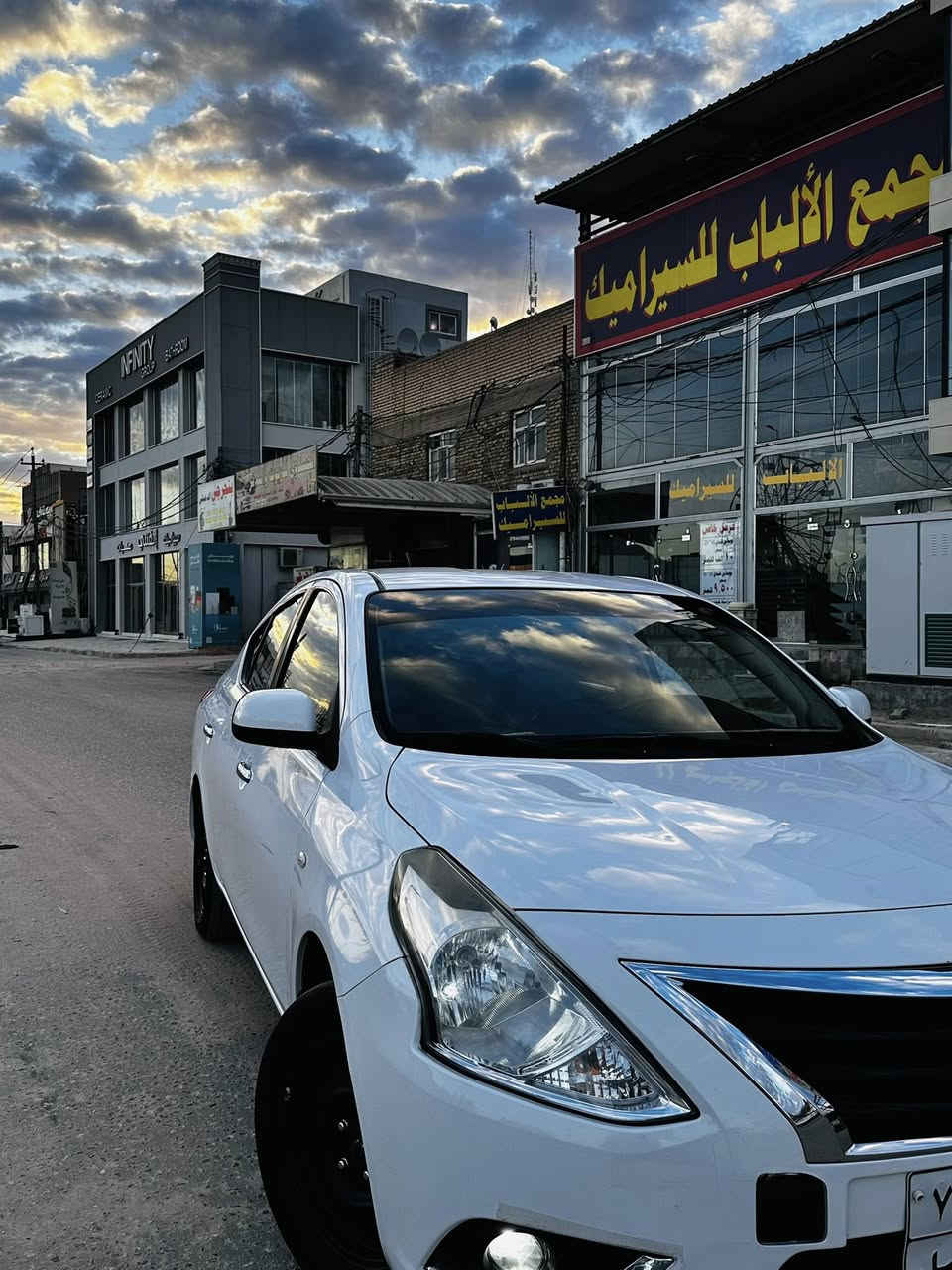 للبيع نيسان صني هندي 2022 بليته زركه مكفوله بيها بارد بالجنطه  تراي زيرو   ***********. .؟
