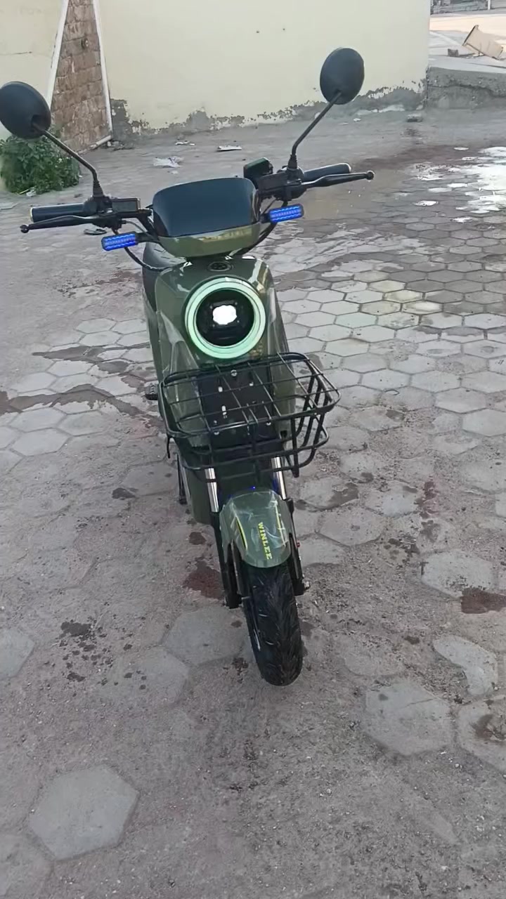 السلام عليكم دراجه شحن ار 9 للبيع فول مواصفات بلوتوث بصمه وسويج وكارت بيها نضام إلى R رجوع خمس بطاريات موديل2026 سرعه ١٠٩ غير حقيقي بيها اربع سرع ماتحصل بهيج سعر 450 وبيها مجال بسيط مرتبه نضيفه العنوان مدائن قرب مستشفى العام ***********
