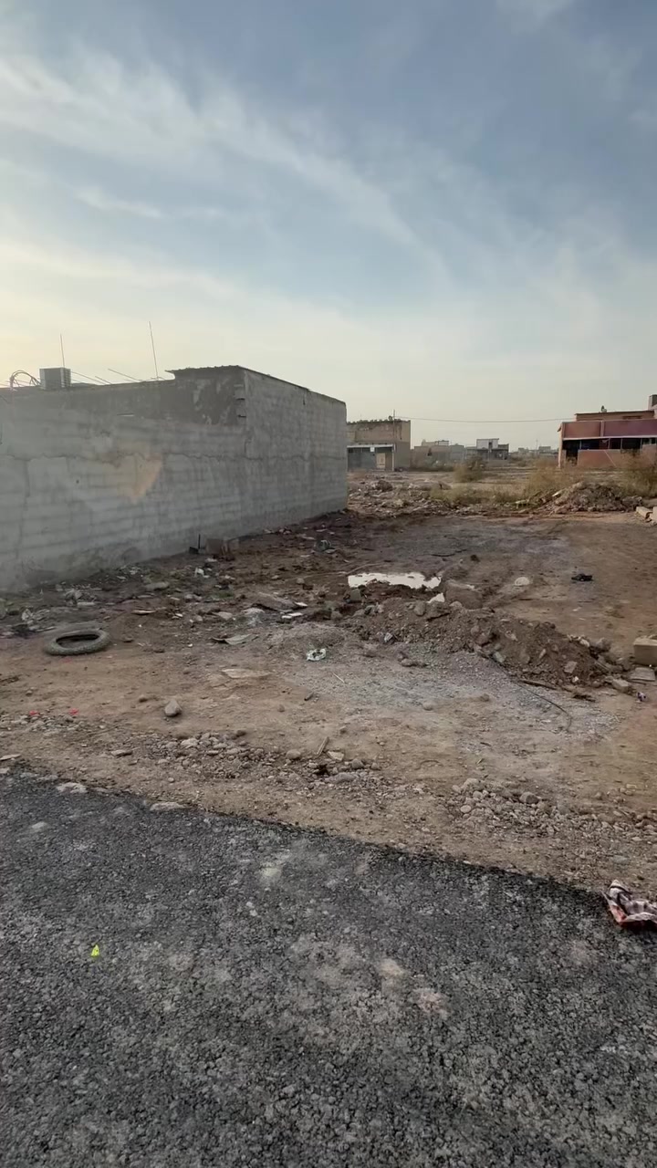 سلام عليكم قطعه ارض لبيع مساحه 90متر
سند 25سبع قصور شارع ابو علي 

خدمات ماء وكهرباء ومجاري وتبليط 

عرض الفرع 8متر السعر 16وبيه مجال 

*********** بي وتساب 

***********

أو مراجعة المكتب التساهل عنوان سبع قصور شارع ابو علي قرب أسواق سواعد بيت عربي
