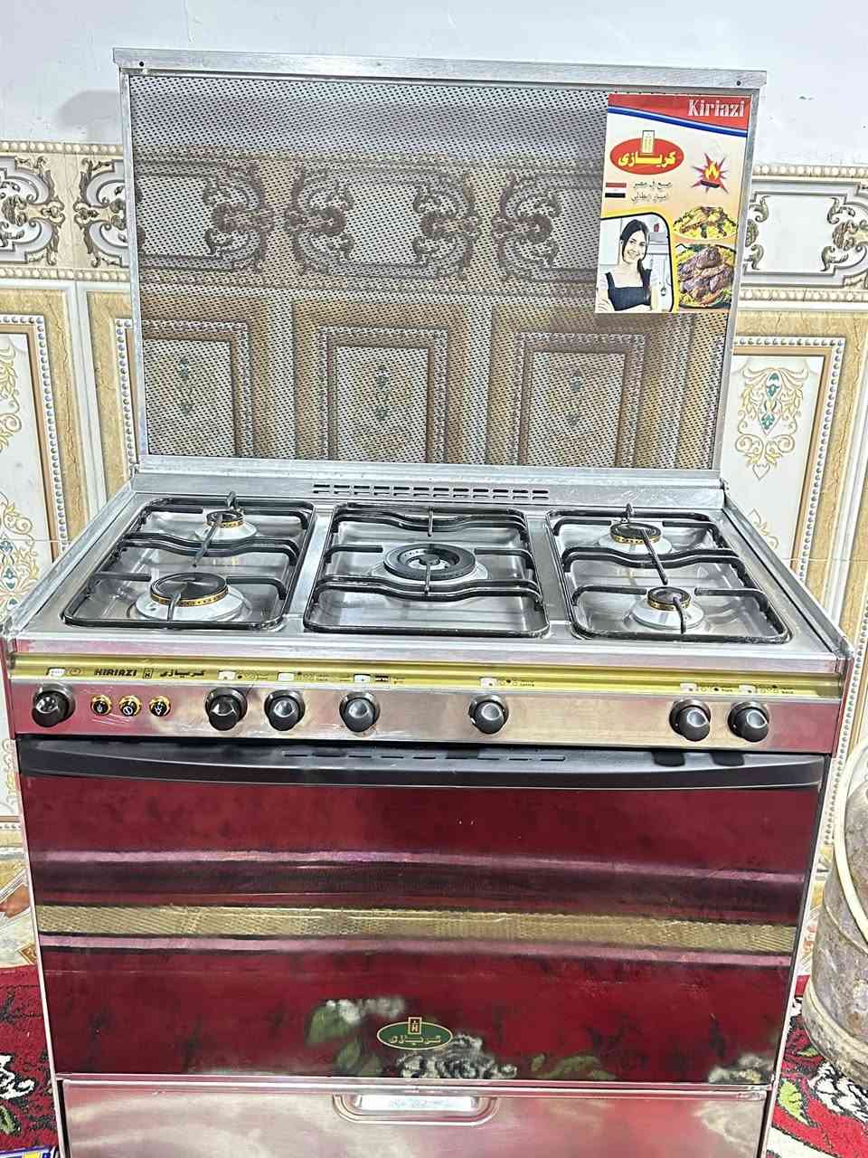 السلام عليكم
طباخ كريازي باب اول نظيف جدا اخو الجدبد  غراض كاملة افران شغالة ممتازة السعر 265 وبيه مجال بسيط 

عنواني مهندسين ***********بيه واتساب
