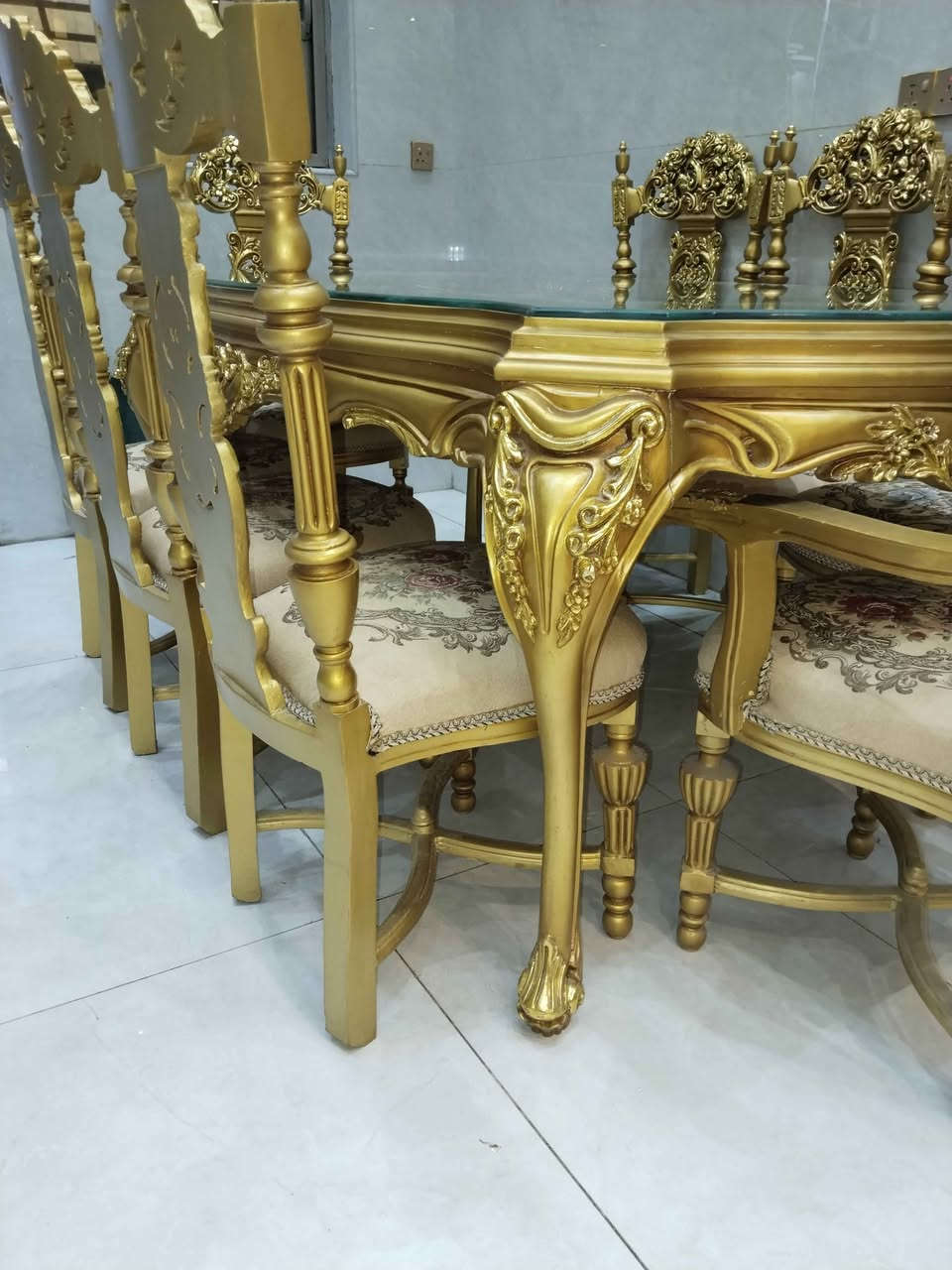 ميز طعام مصري دمياطي 8 كراسي 
الجاد يدخل خاص او يتصل 
شارع فلسطين 
*********** بغداد, العراق
