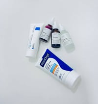 باقة عناية بالبشرة • علاج حب الشباب • تقشير AHA/BHA