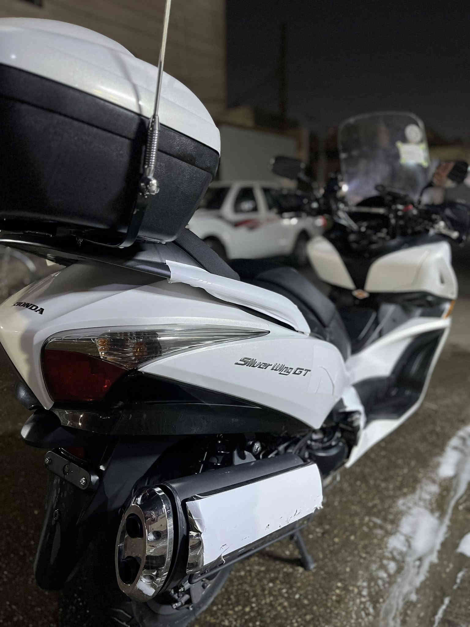 يا الله سلام عليكم متاح سلفر ونك جيتي 400 دراجه ماشيه 30الف وبل مزاد 16 الف ونص دراجه نضيفه حيل ومكفوله كفاله عامه من صبغ ولفتح وتبديل بيه جنطه تابوت اصليه وياه هوائيات اصليات + جي بي اس + قاعده تلفون اصليه + ستيرن رياضي دراجه نضيفه بيه 3 سويجات سكيورتي  وشوفت عينك دراجه مال جناي بياع شراي ماتفيدك سعره 28 وبيه مجال حك جيه مكاني بغداد حي اور 
***********
