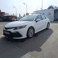 تويوتا كامري موديل 2023 مواصفات  LE,,محسن  مواصفات السياره  بصمه ابواب...