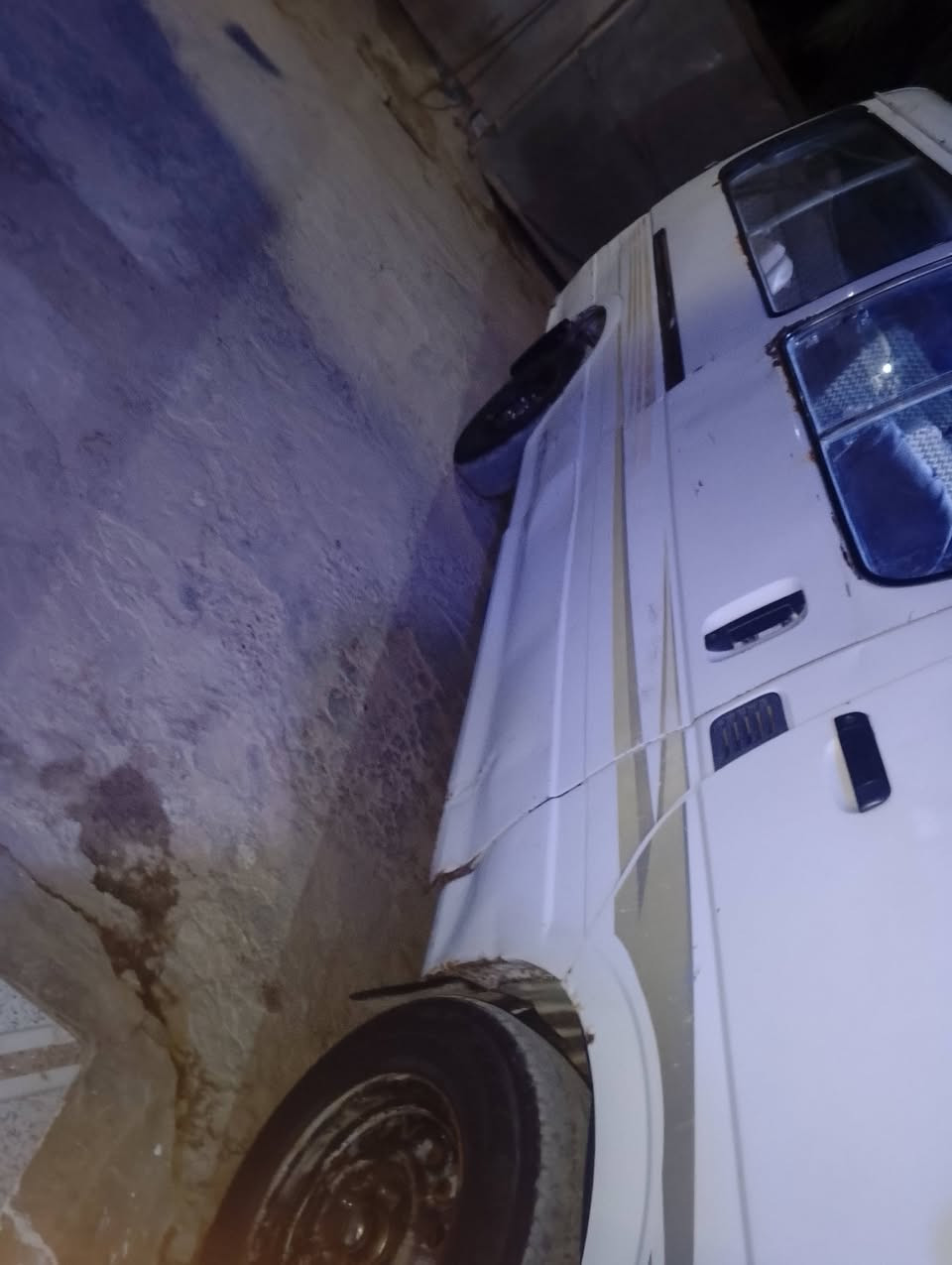 سلام عليكم فاتون 2009 سياره رقم احمر بغداد مكينه كايمه كير اكسن كفاله الكشر شوفت عينك دوشمه كاعيه جديده كشنات نضيفه حداديه نص عمر مكاني حله تواصل ***********
